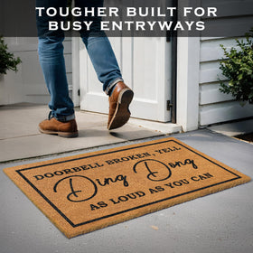 MAINEVENT ding-dong doormat coir fibers offer durable, absorbent welcome.