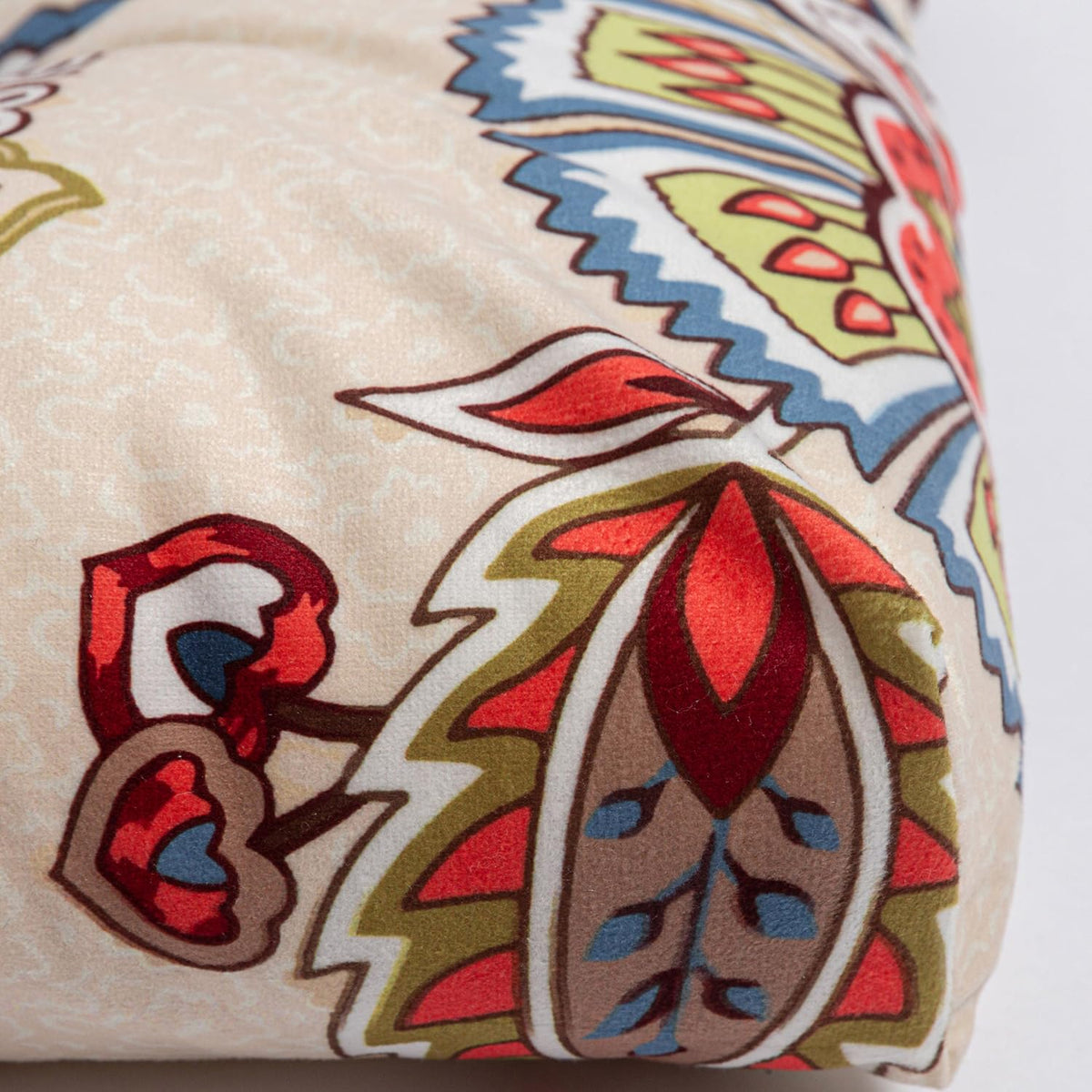 Makimoo weather-friendly fabric cushions resist wear