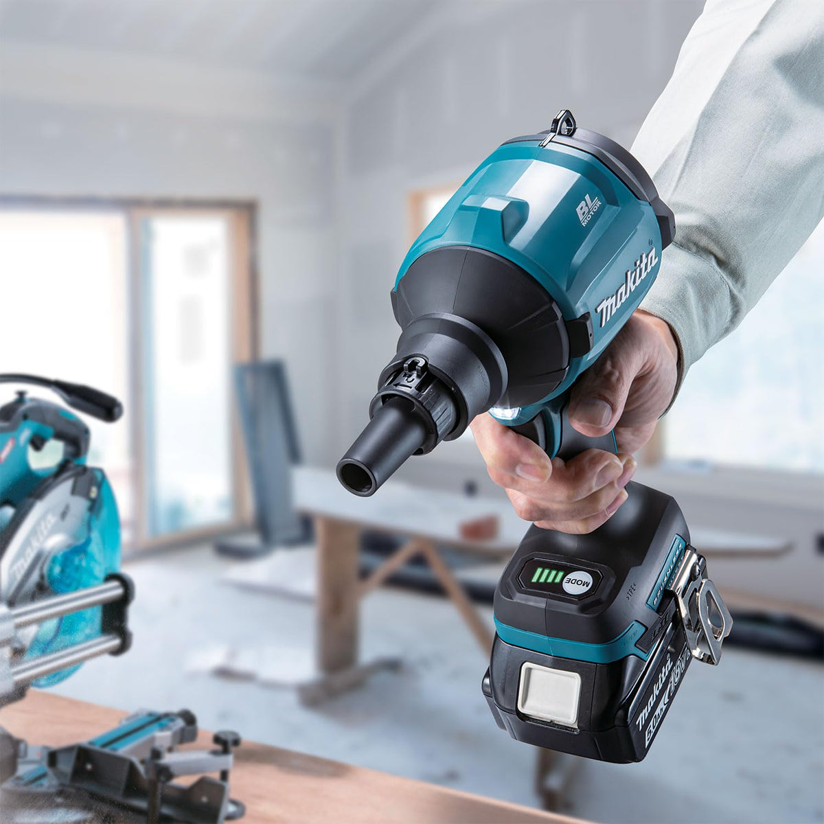 Makita DAS180Z runtime with a charged battery demonstrates extended operation.