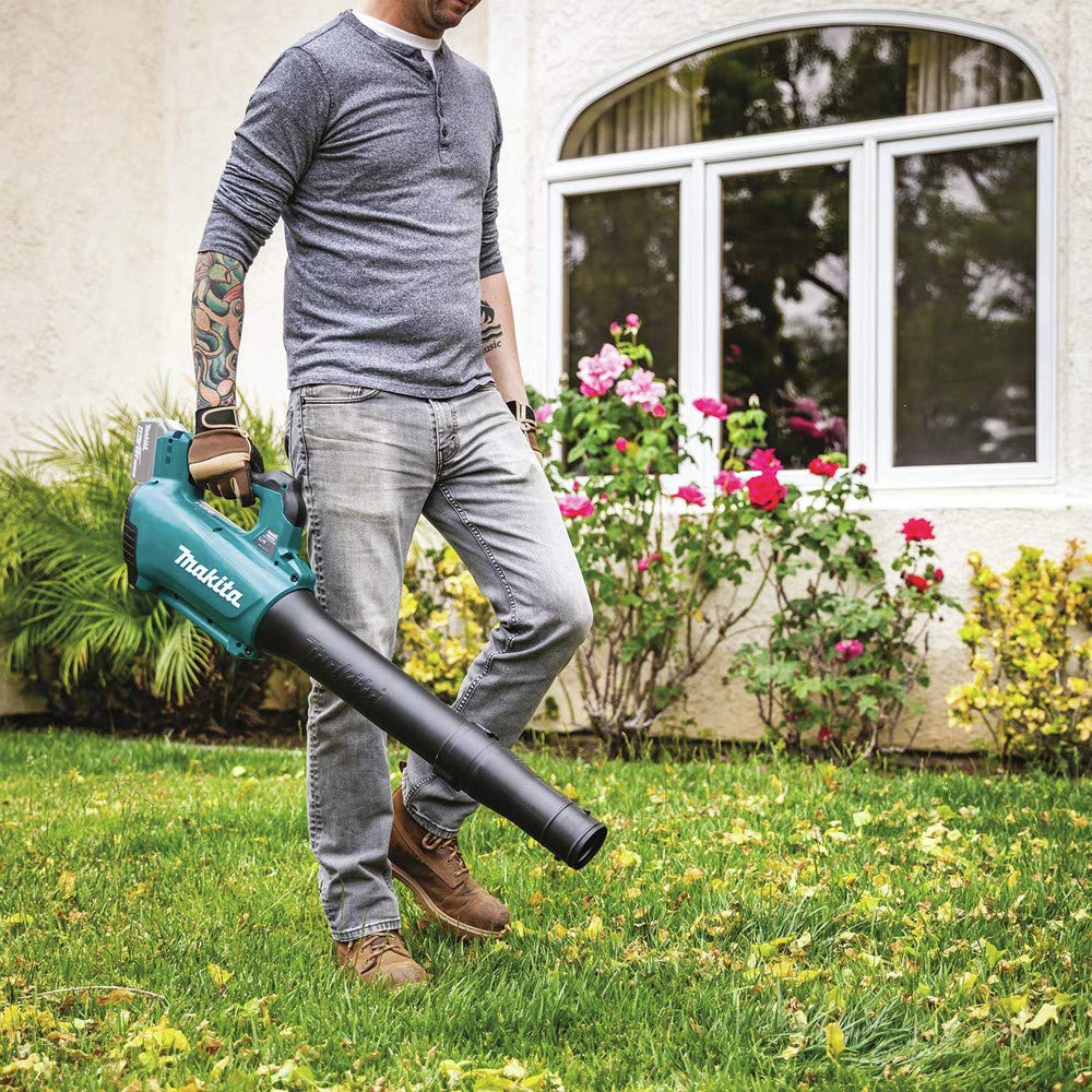 Makita XBU03Z blower weighs 6.5 lbs for easy handling