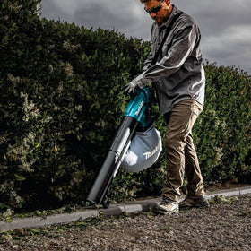 Makita XBU07Z collection bag filling smoothly with shredded leaves.