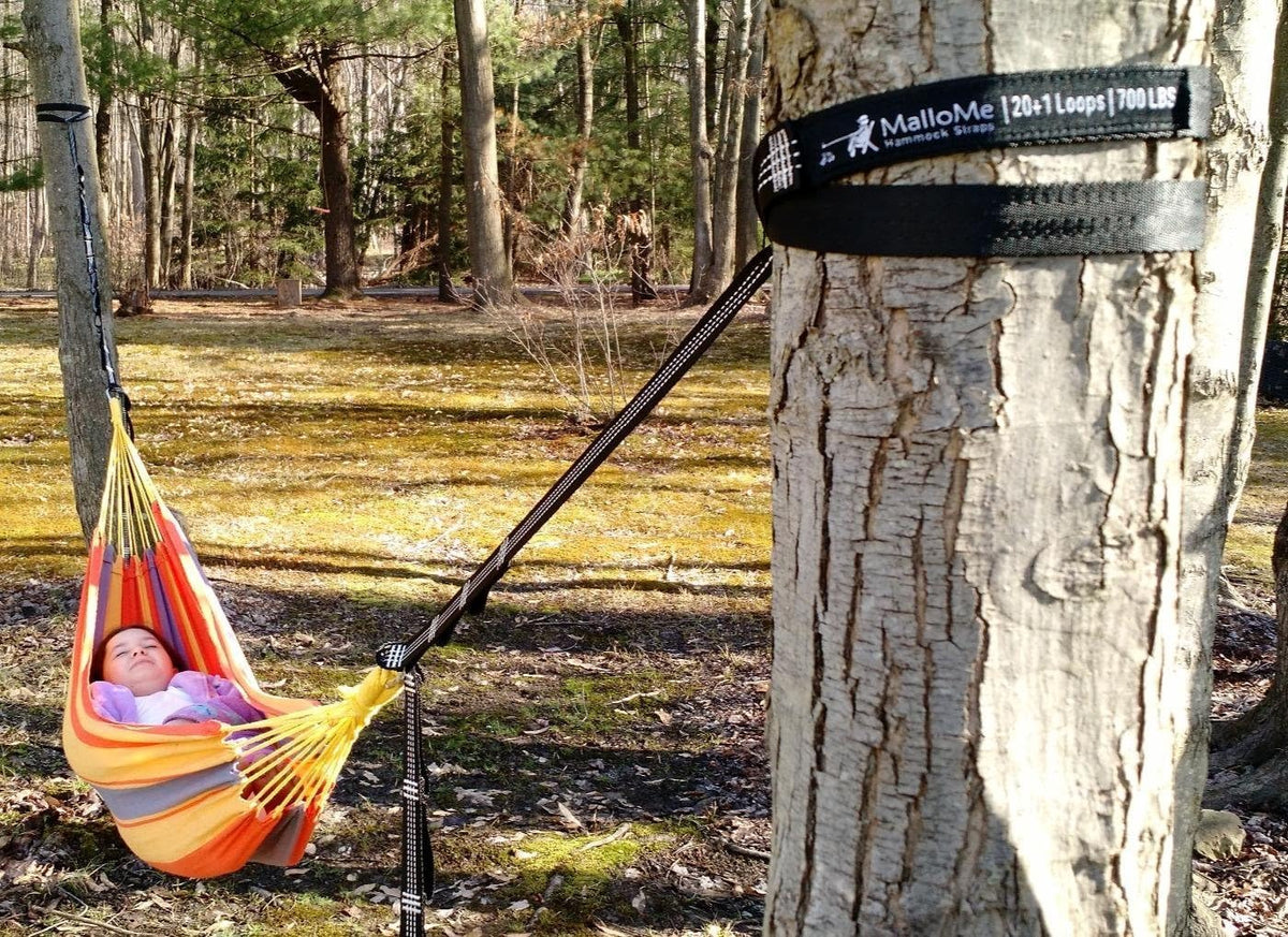 MalloMe hammock setup image showing no knot installation for easy hanging.