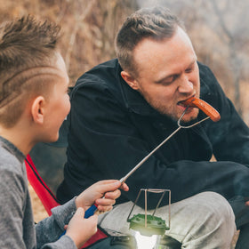 MalloMe Ergonomic handles provide steady grip during outdoor cooking