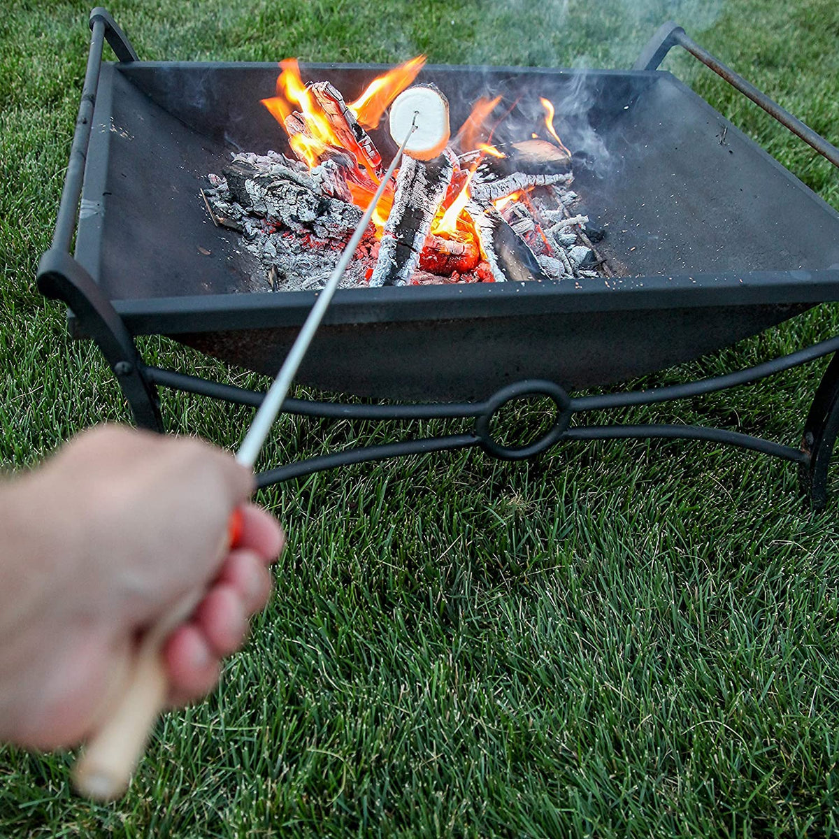 MalloMe Smores Sticks ideal for a family campfire night outdoors.