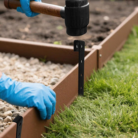 MAOMBO metal stakes form a reliable grass barrier with rust-resistant coating.