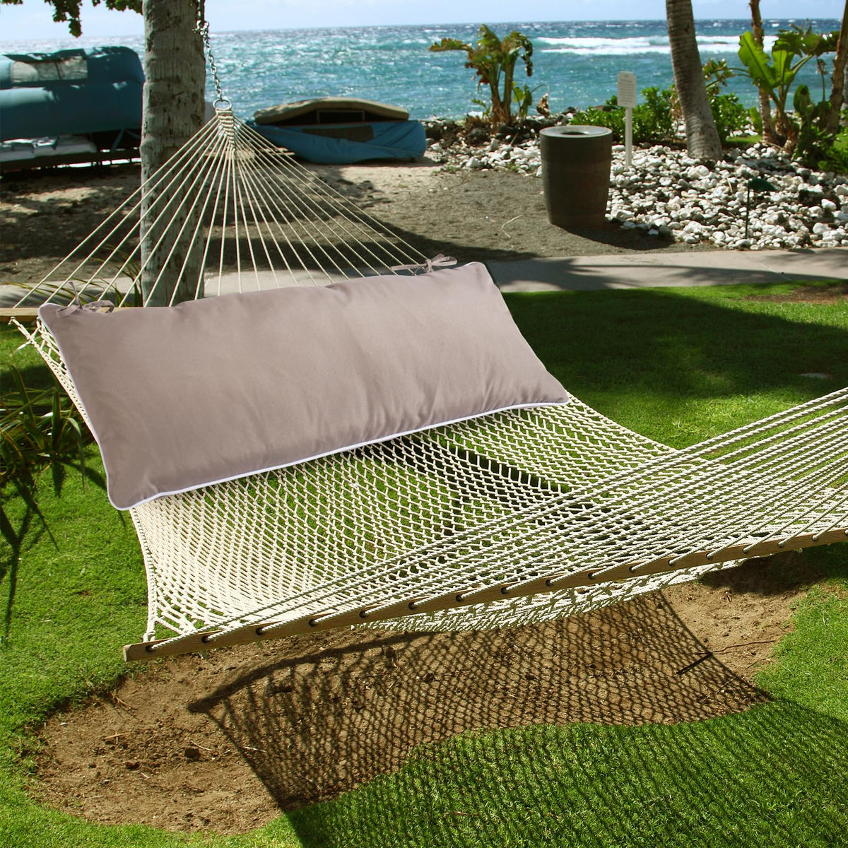 Maphissus polyester fabric detail emphasizes durability and quick-dry feel.