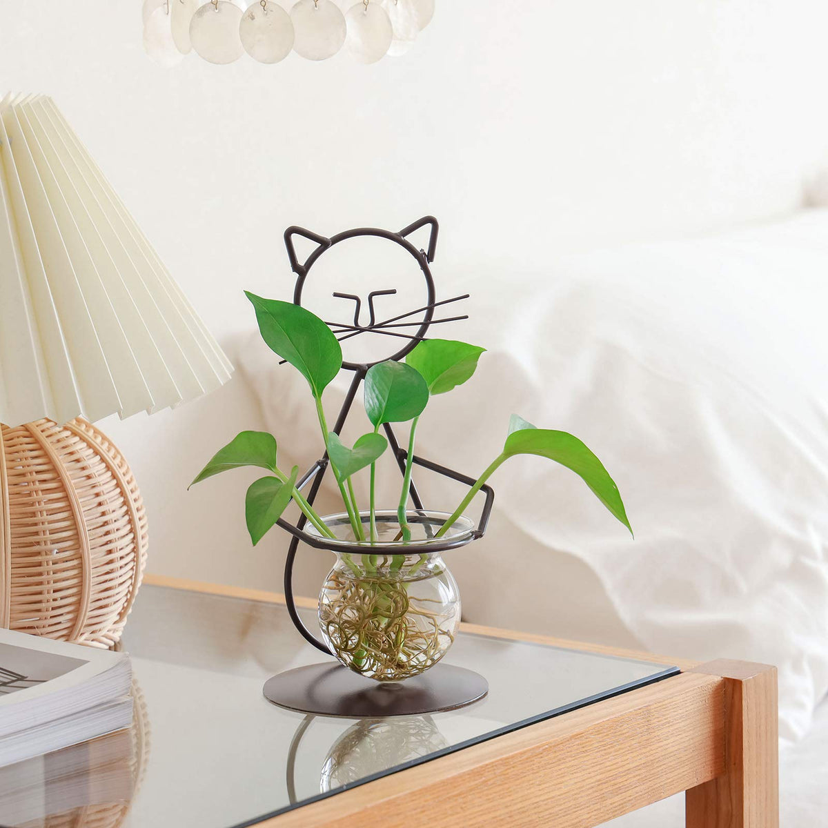 Marbrasse cat frame design elevates decor with playful elegance.