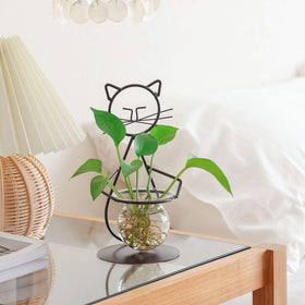 Marbrasse cat frame design elevates decor with playful elegance.