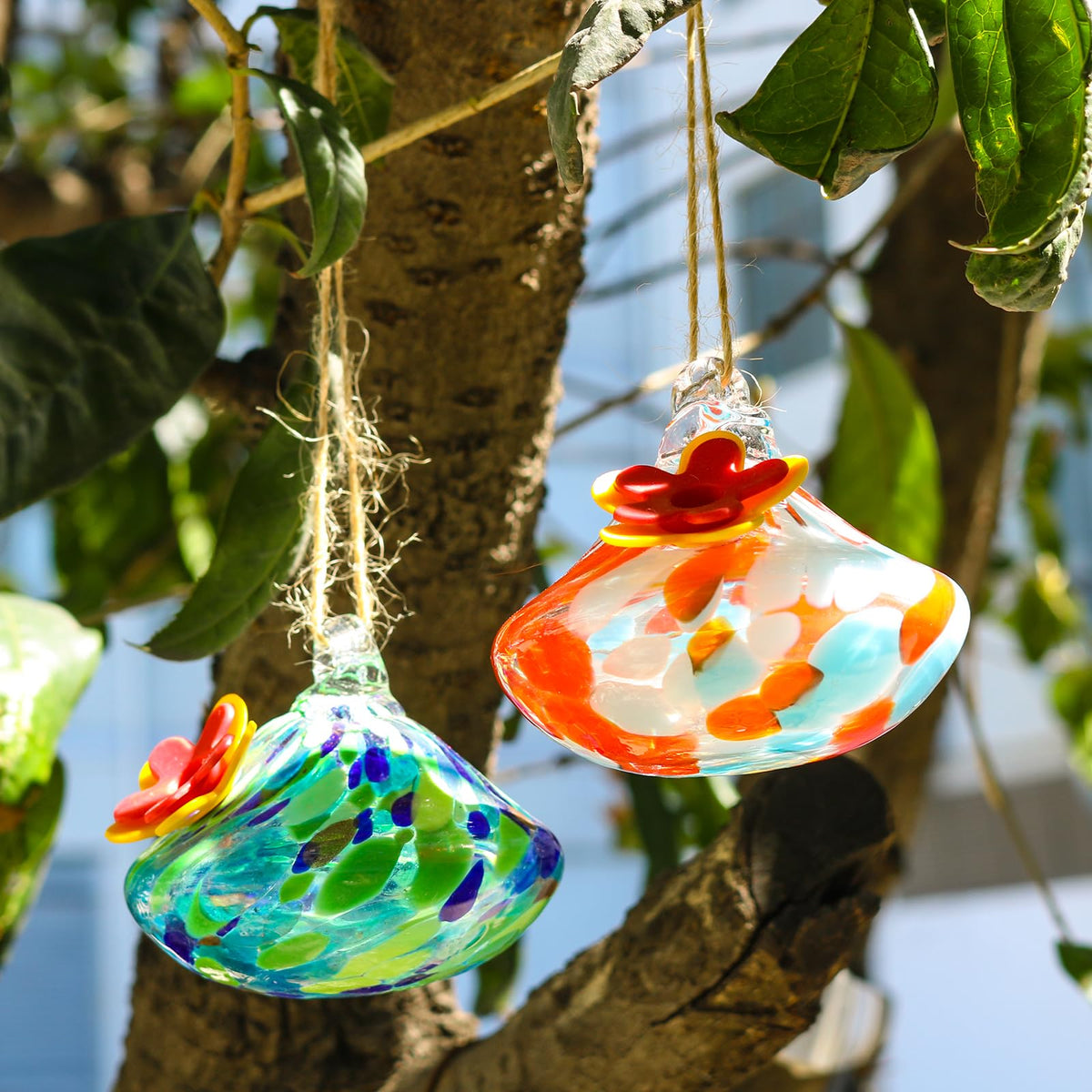 MARCHROSE glass hummingbird feeder close-up showing shimmering colors for garden charm.