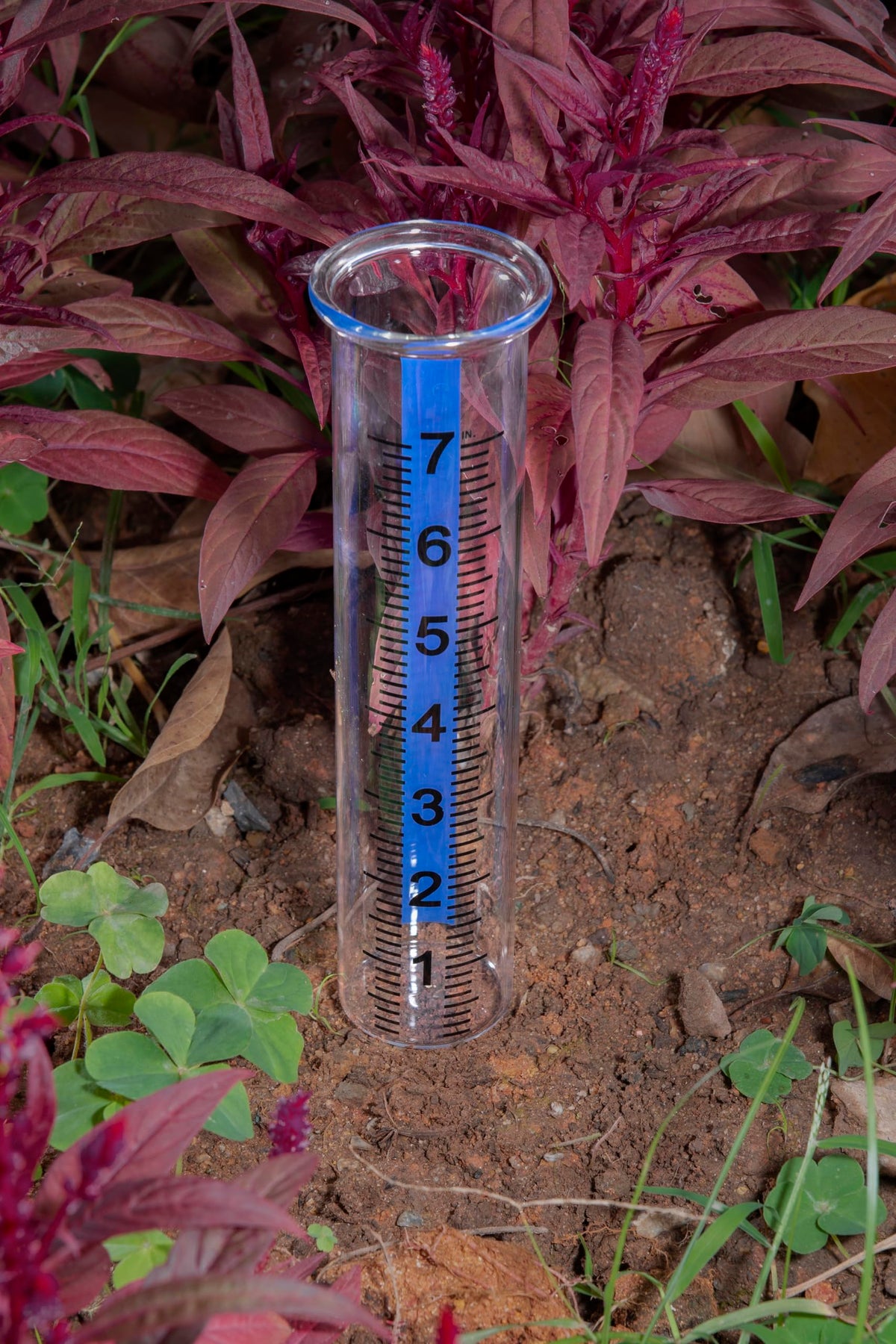 Mateda outdoor mounting-ready gauge tube designed for windy weather.