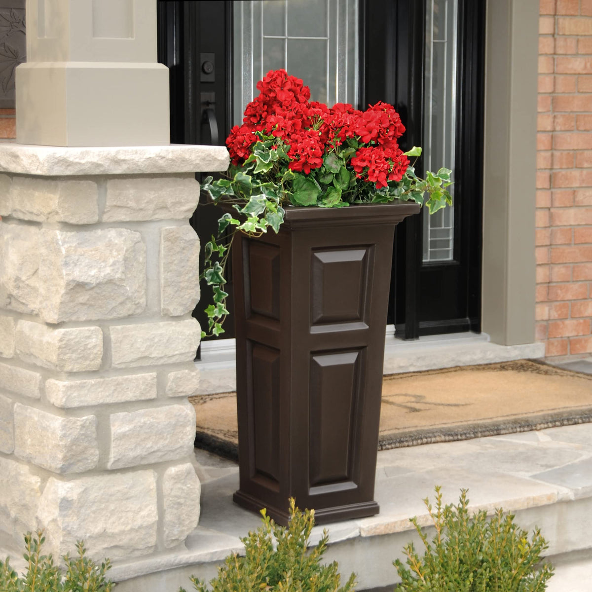 Mayne Nantucket planter with all-season drainage for balanced moisture control.