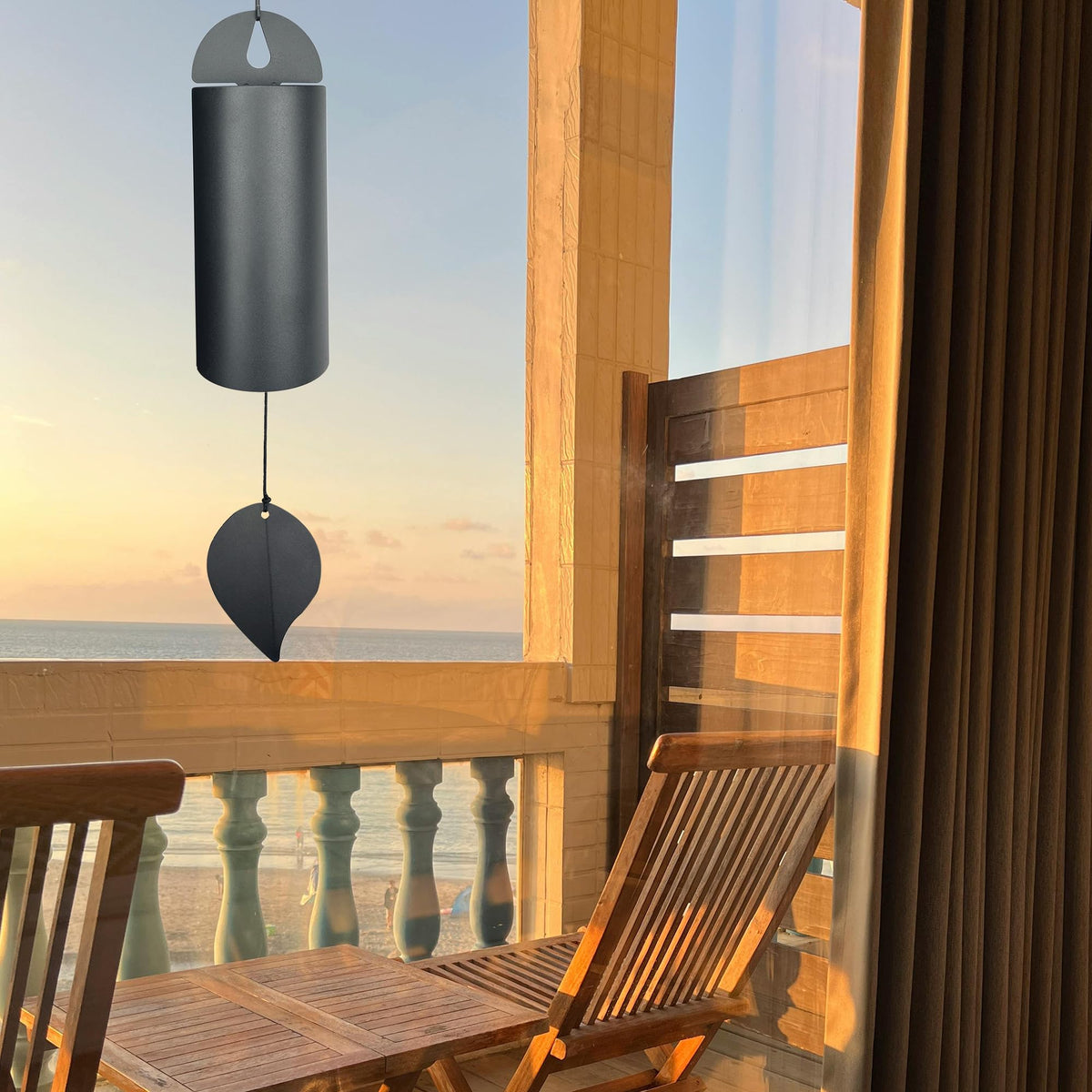 MEDOO 26-inch deep-tone wind chimes emphasize resonant outdoor sounds.