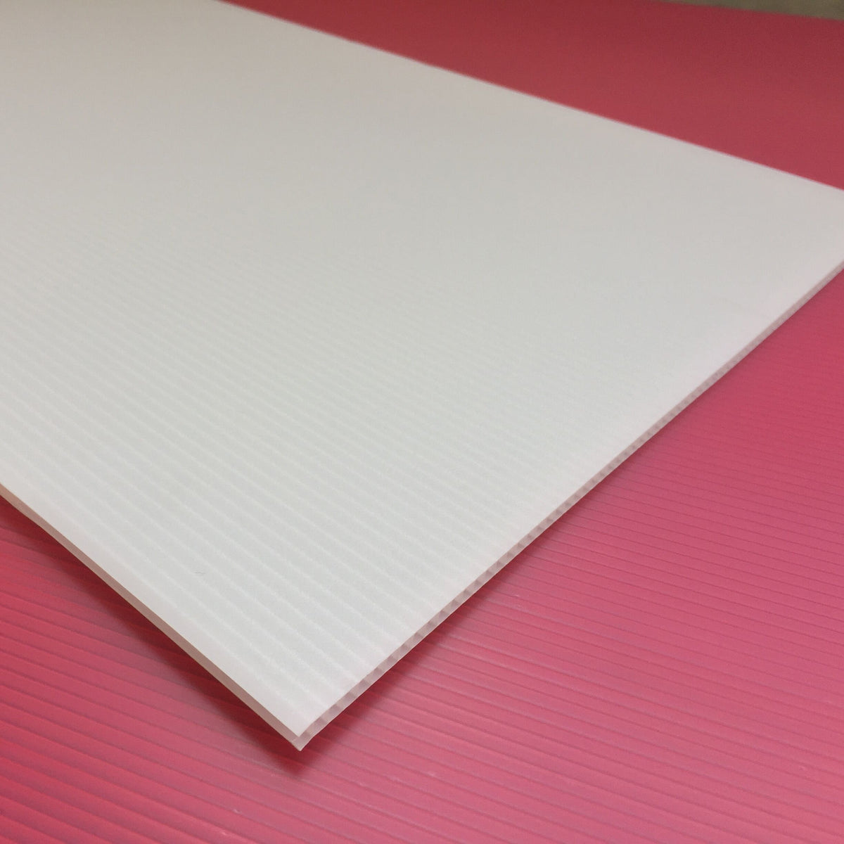 MEJOR CONOCIDO thick 4 mm signs offer robust outdoor performance.