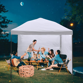 Mejreiik water-resistant, double-layer canopy top for light rain protection.