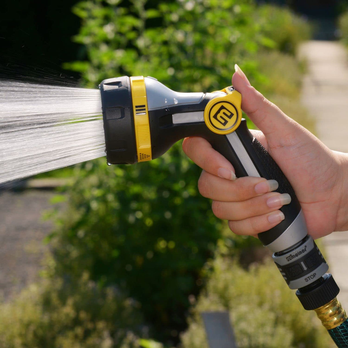 Melnor Relaxgrip 5-pattern switch for gentle mist to strong jet watering.