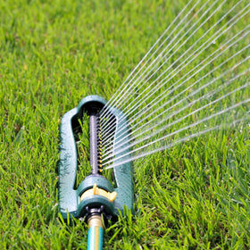 Melnor 16 precision nozzles ensure even water distribution across lawns.