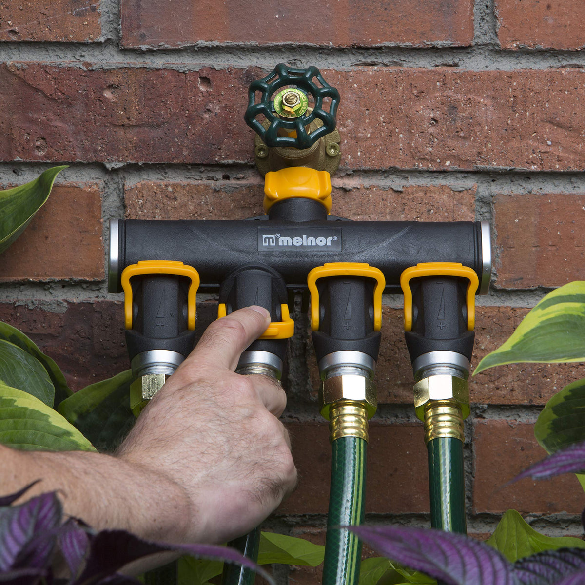 Melnor 65135AMZ side view highlights easy lever-operated flow control.
