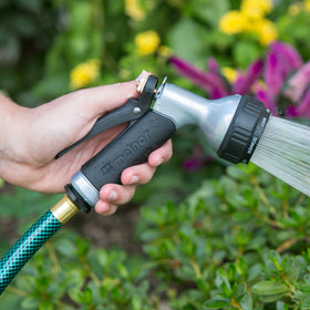 Melnor 65156AMZ slip-resistant grip for comfortable watering sessions.