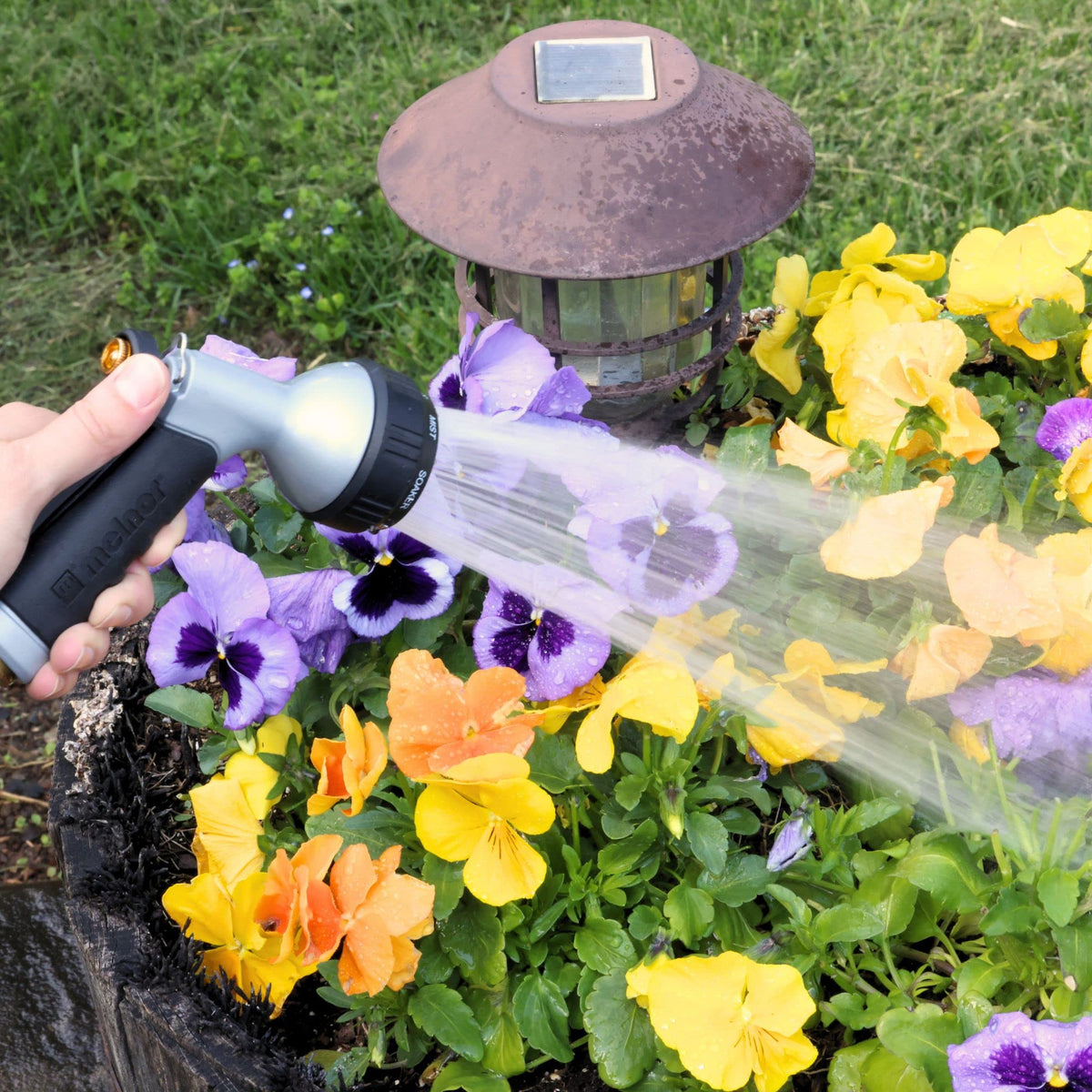 Melnor 65156AMZ seven spray patterns for versatile gardening tasks.