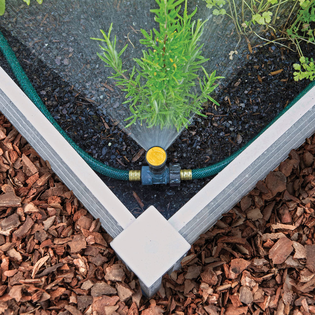 Melnor 65185AMZ demonstrates range control for extended garden coverage.
