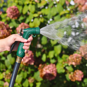 Melnor adjustable-spray-pattern-tip enables gentle rinse to powerful jet for versatile watering.
