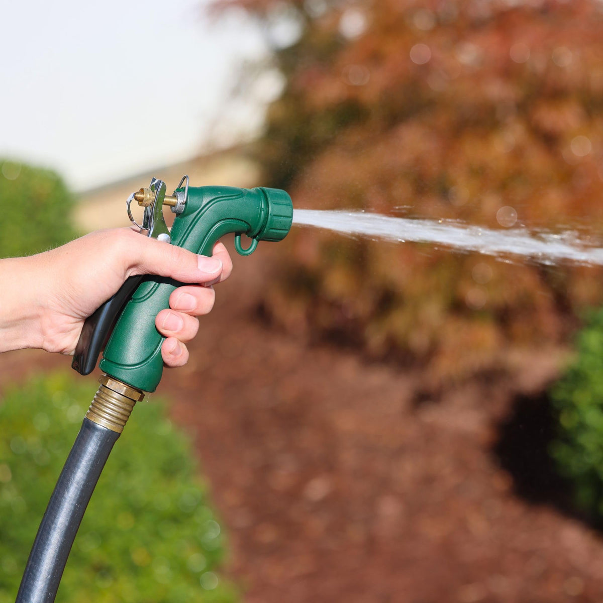 Melnor insulated-nozzle grip provides comfortable, secure control during long outdoor tasks.