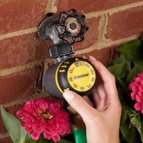 Melnor 65136AMZ packaging image showing easy-setup irrigation timer