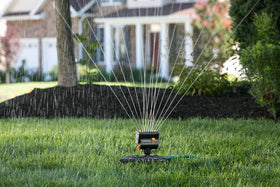 Melnor MiniMax zoom feature highlights adjustable area from small bed to yard.