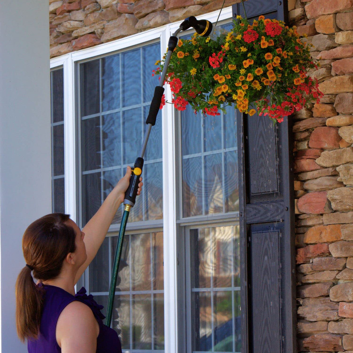 Melnor RelaxGrip extended wand reaches distant spots from 33 to 48 inches