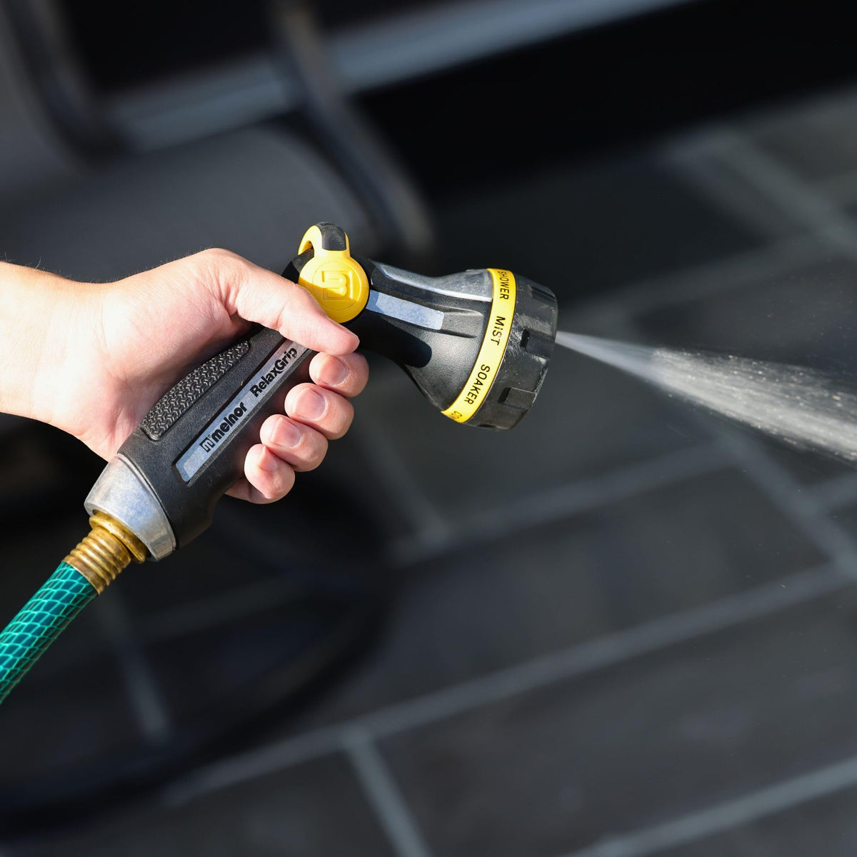 Melnor RelaxGrip compact and lightweight construction for easy handling.