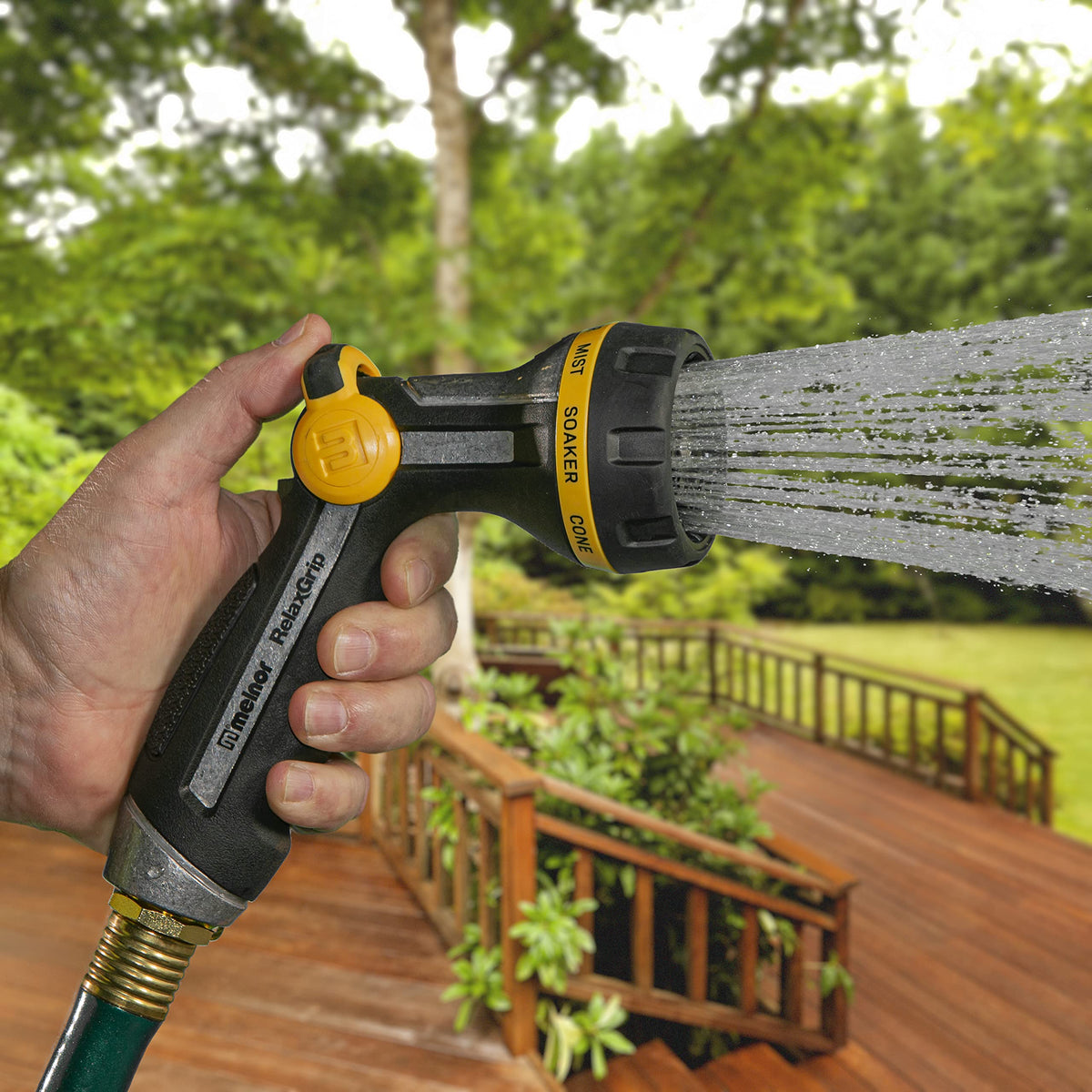 Melnor RelaxGrip thumb-control action demonstrates one-handed flow control.