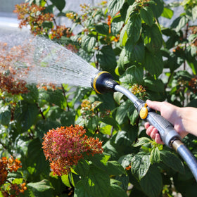 Melnor RelaxGrip offers eight spray patterns for different needs