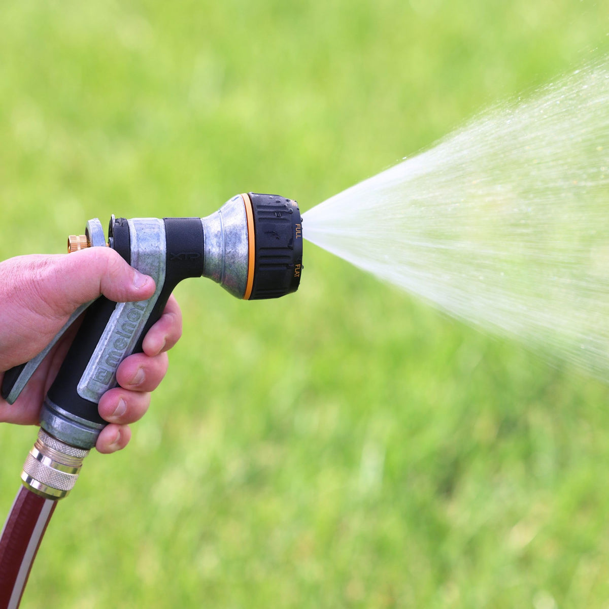 Seven spray patterns cover mist to jet for diverse yard chores.
