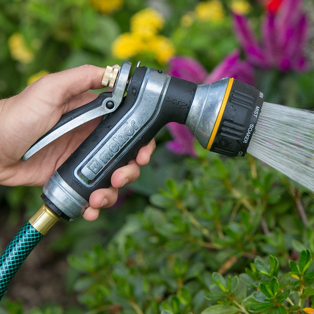 Melnor XT451 rubberized grip trigger enhances control during extended watering