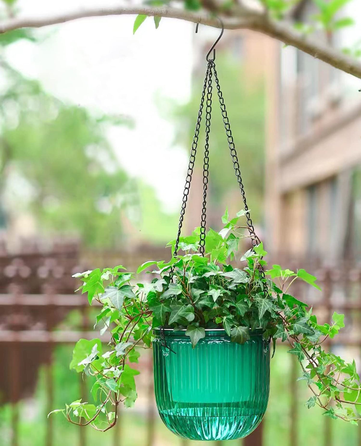 Melphoe emerald planter features detachable chain with triple hooks for stable mounting.