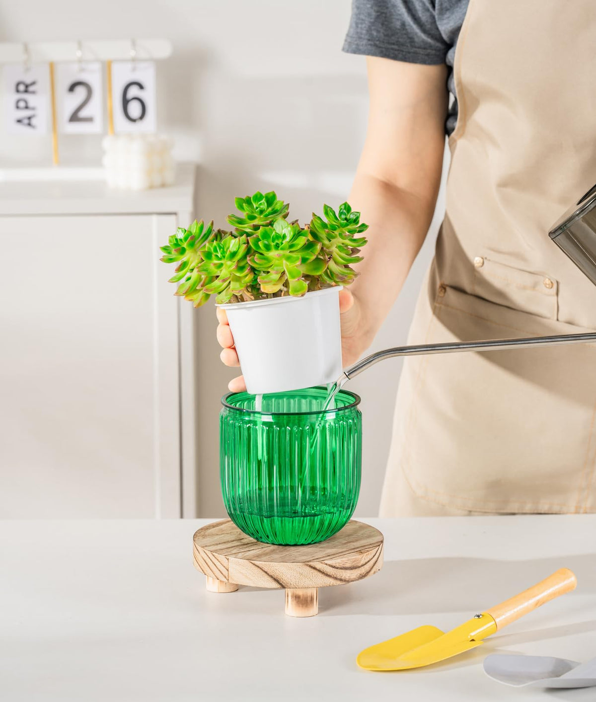 Melphoe pot designed for indoor or outdoor use with durable material.