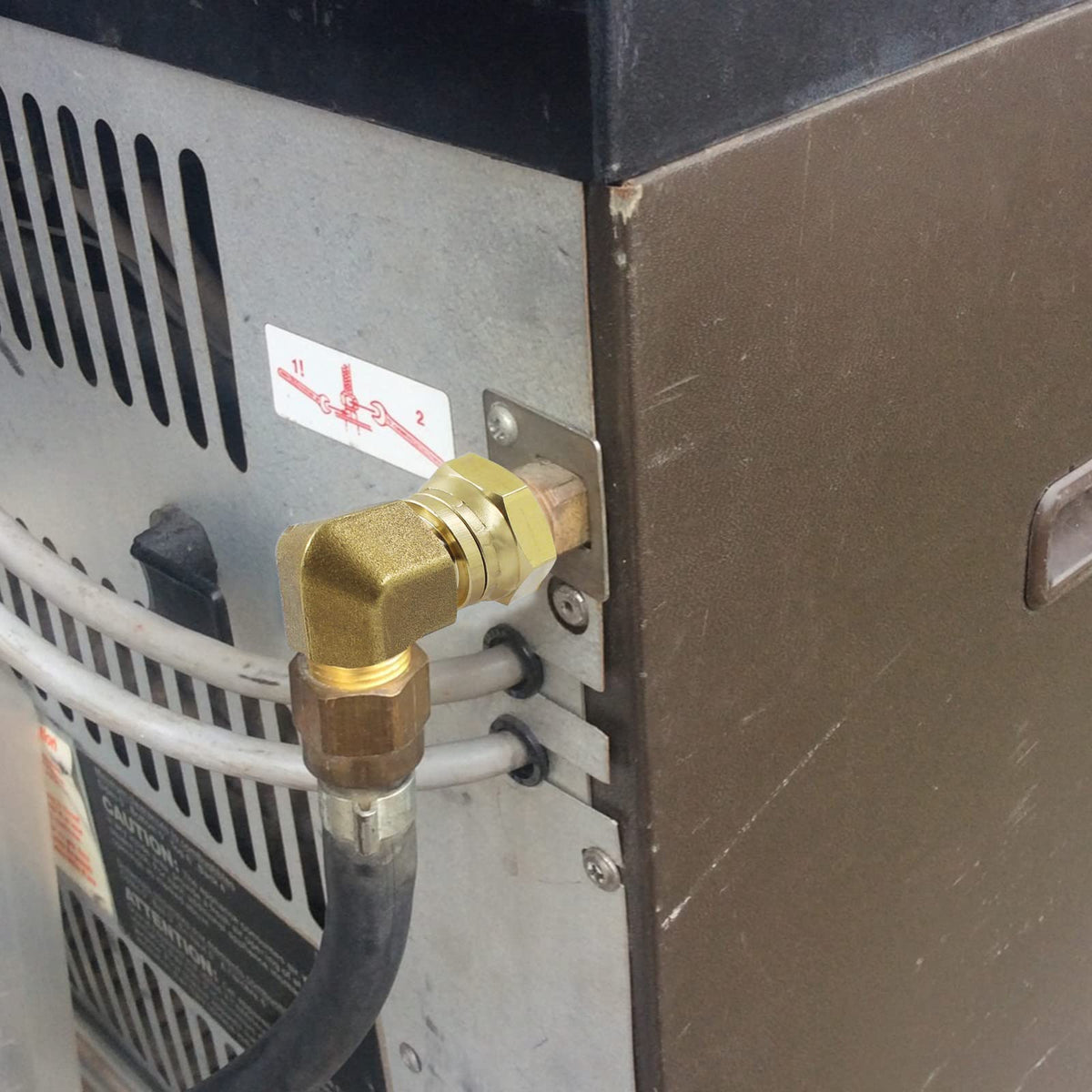 MENSI 90-degree elbow fitting for gas grills in tight spaces