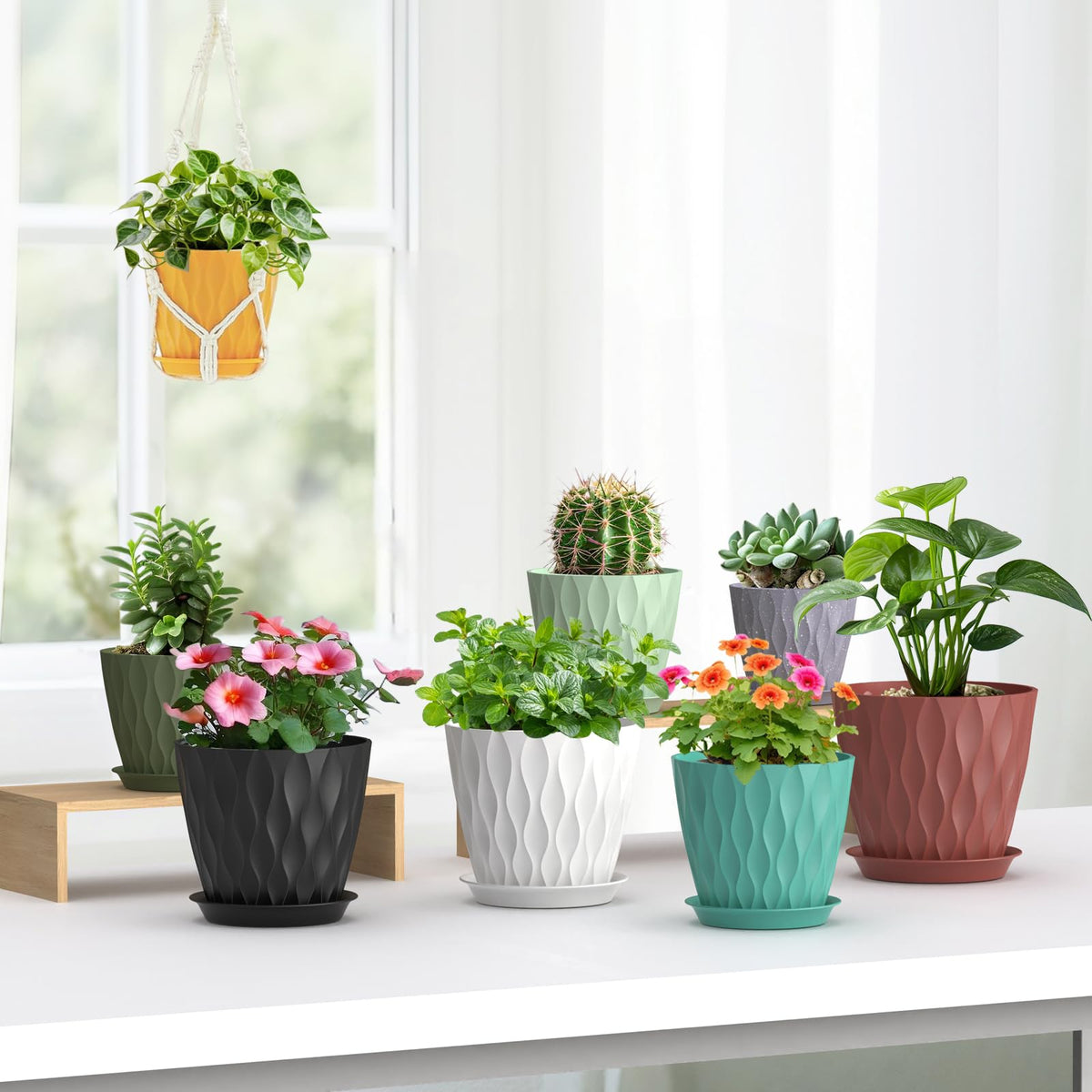 Meowell lightweight durable plastic pots designed for indoor and outdoor use