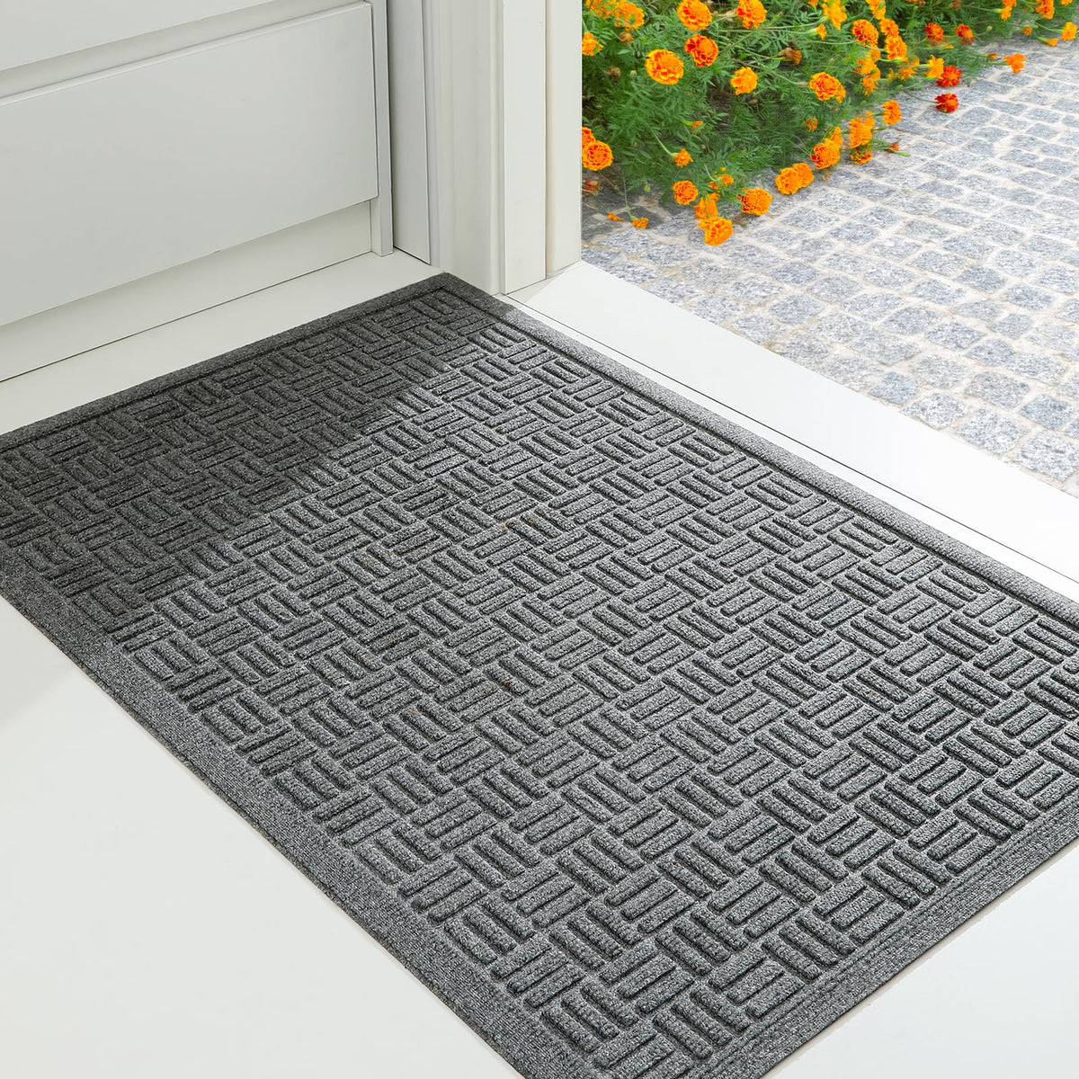 Mibao all-season doormat adds safety and cleanliness to entryways