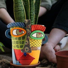 Midogaigai creative flower pot makes a thoughtful, artful gift.