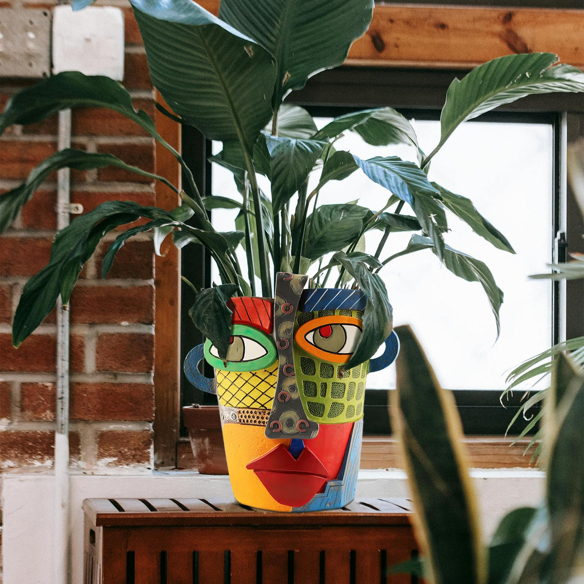 Midogaigai hand-painted abstract face adds whimsical charm.