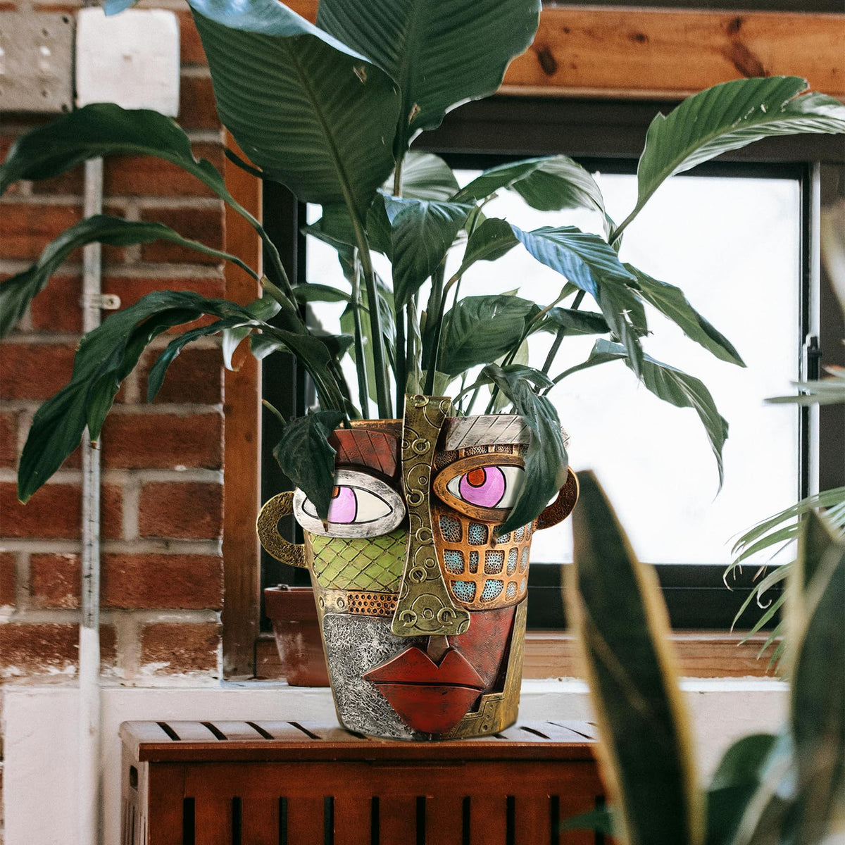 Midogaigai unique gift face pot ideal for plant lovers and art fans.