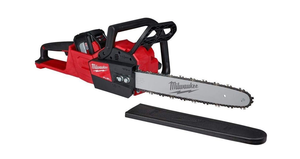 Milwaukee 2727-20 M18 FUEL 16in chainsaw shows cordless power for fast hardwood cutting