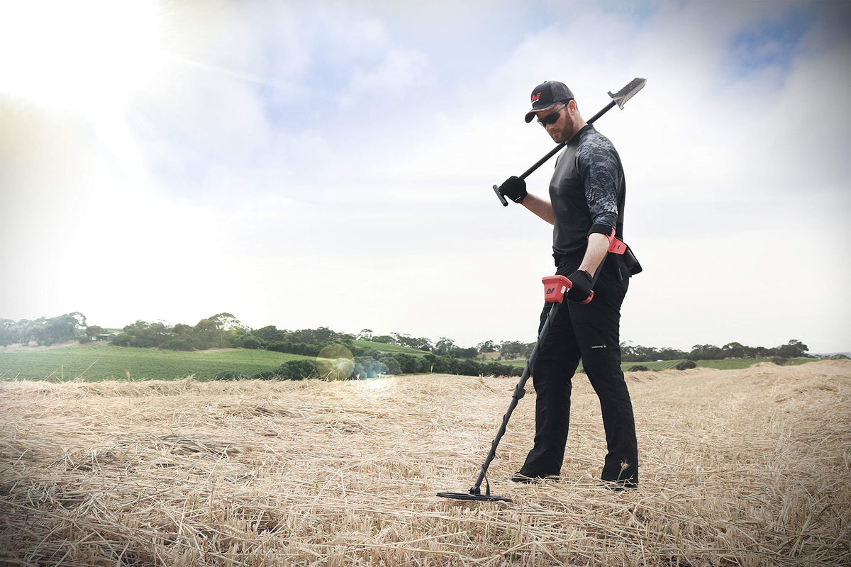 MINELAB Vanquish 440 Beach mode optimizes target separation on sandy beaches