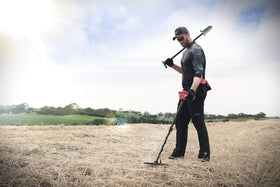 MINELAB Vanquish 440 Beach mode optimizes target separation on sandy beaches