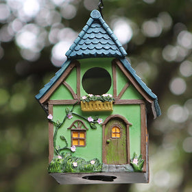 Garden-ready color blends with greenery for a natural look.