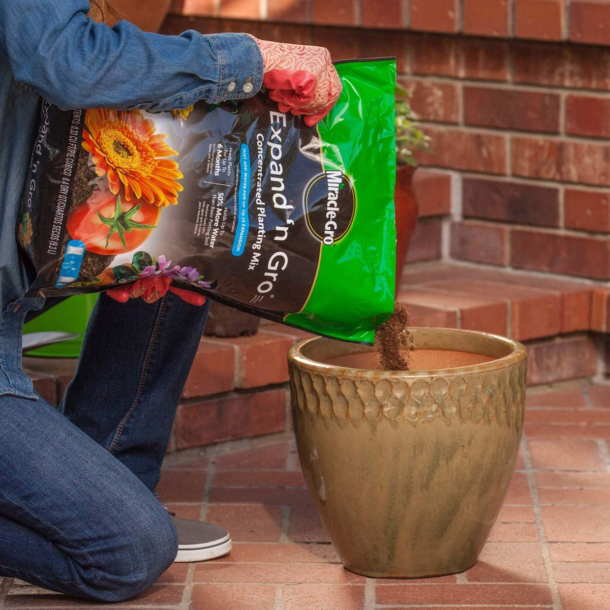 Miracle-Gro Expand 'n Gro used in container pots for healthier plants.