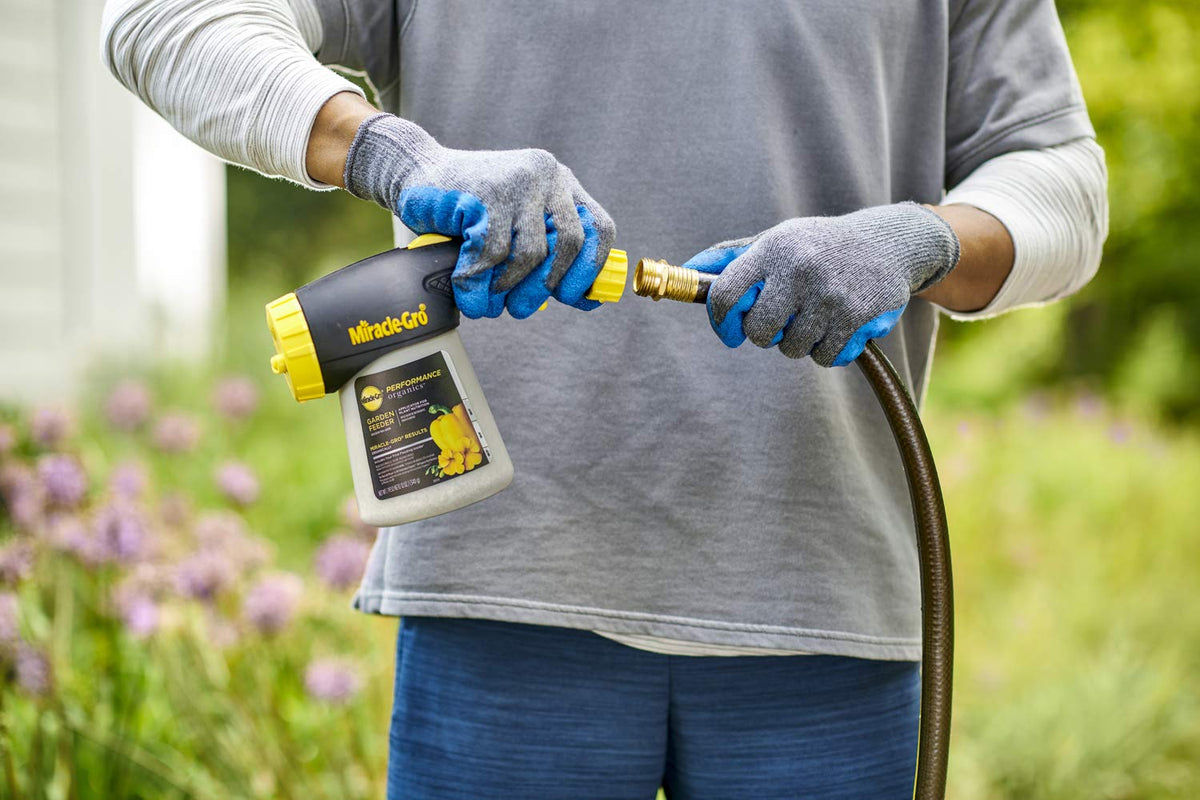 Jug made from 25% recycled plastic supports sustainable gardening.
