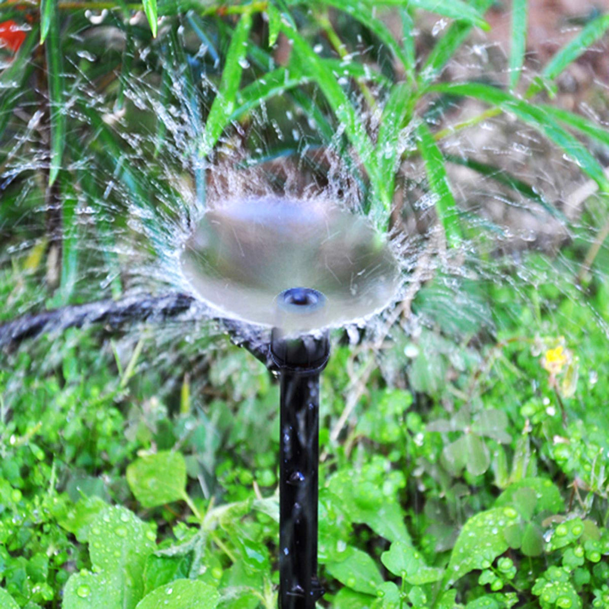 Mixc detachable, easy-to-clean drip emitter reduces clogging and maintenance.