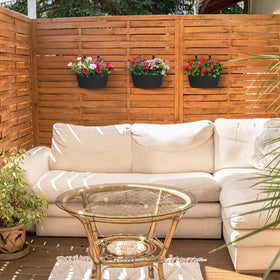 Mkono 3-pack with six hooks ready for outdoor use.